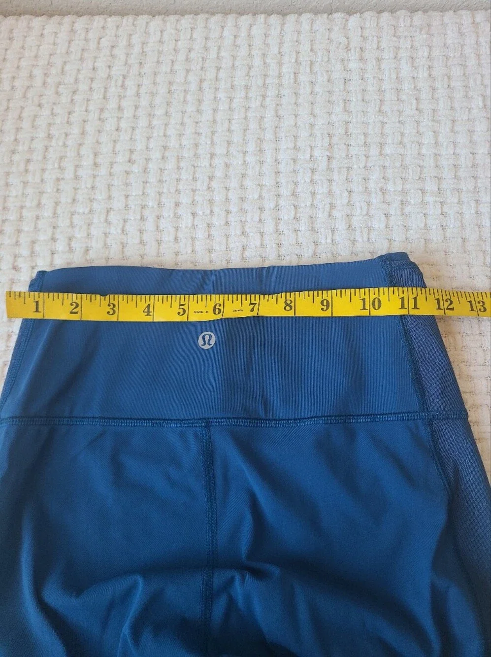 Lululemon Athletica Body Con Crop Teal Leggins Size 6